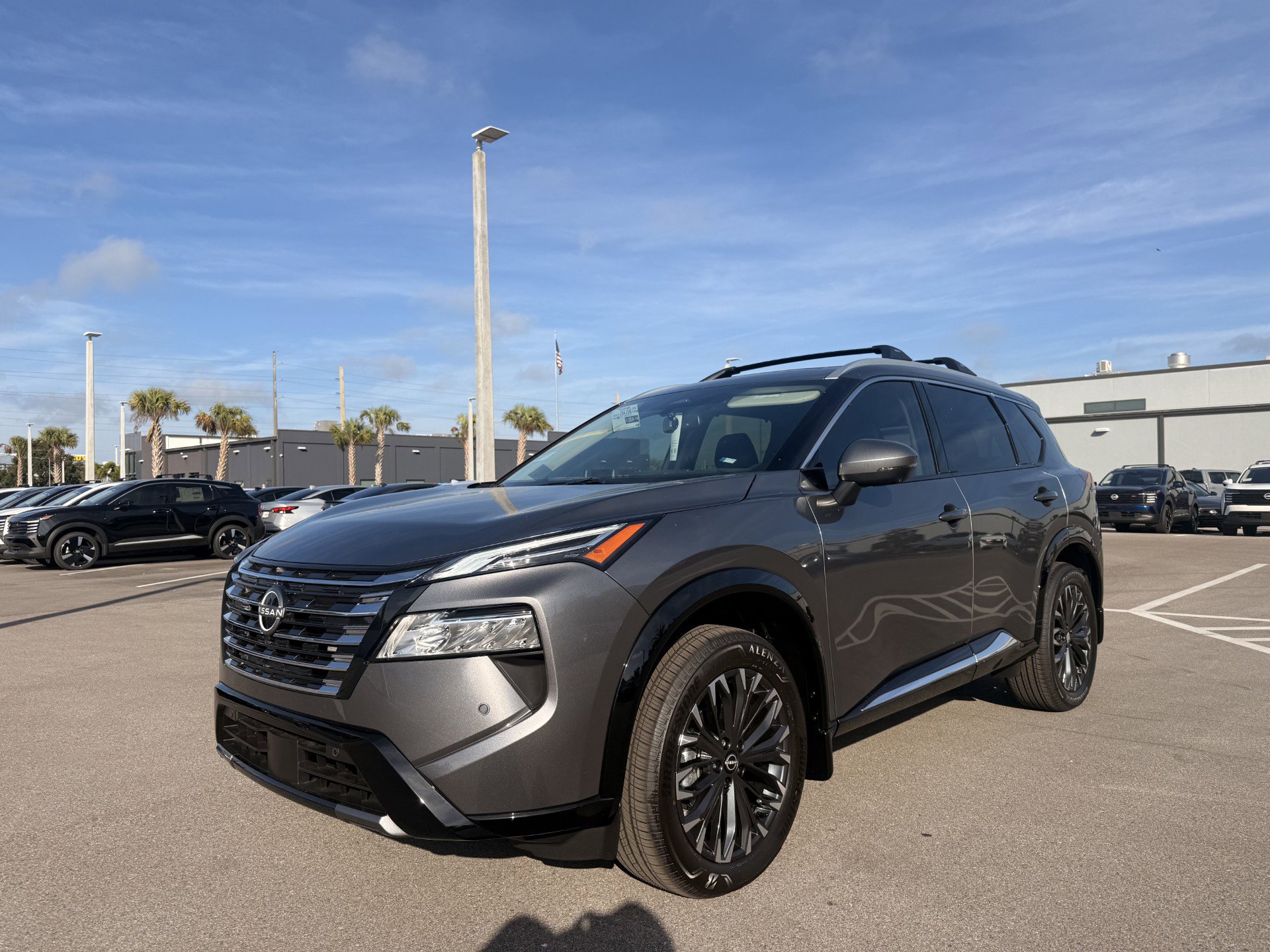 2026 Nissan Rogue Platinum's photo