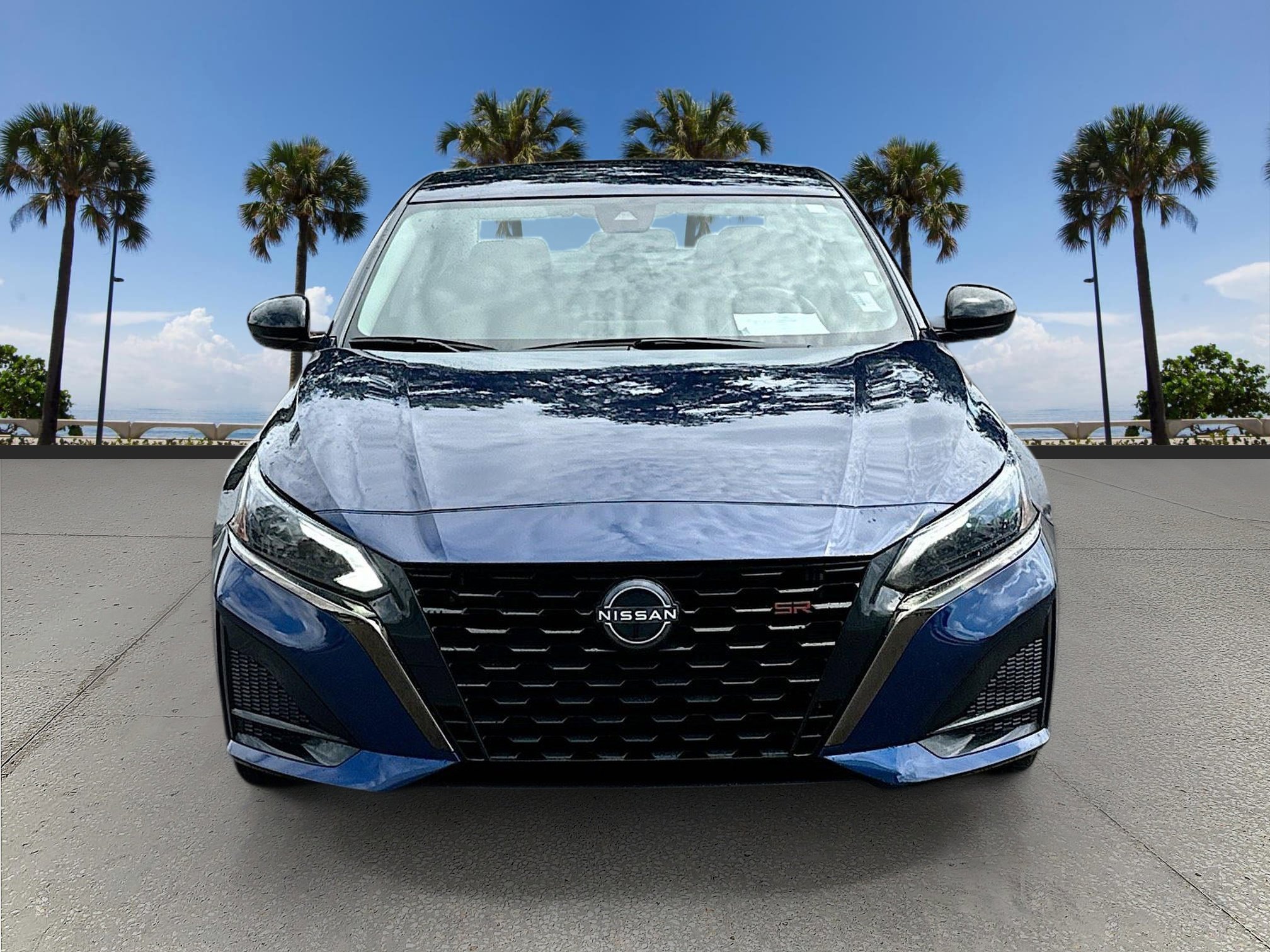 2023 Nissan Altima SR photo 2