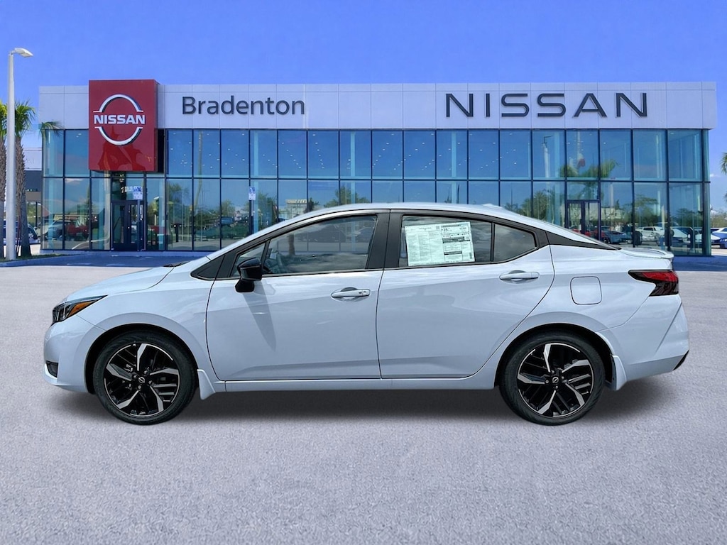 New 2025 Nissan Versa 1.6 SR Sedan