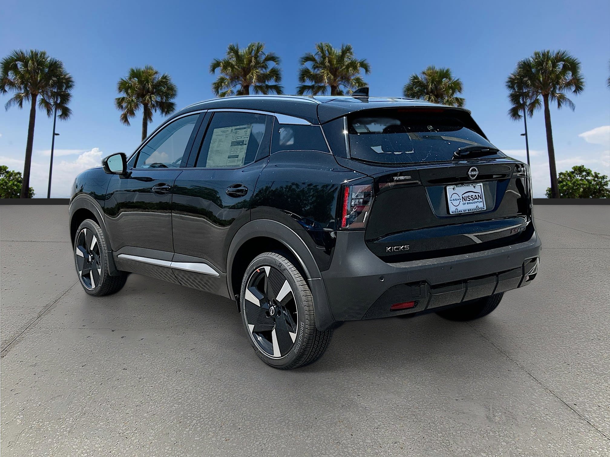 2025 Nissan Kicks SR photo 4