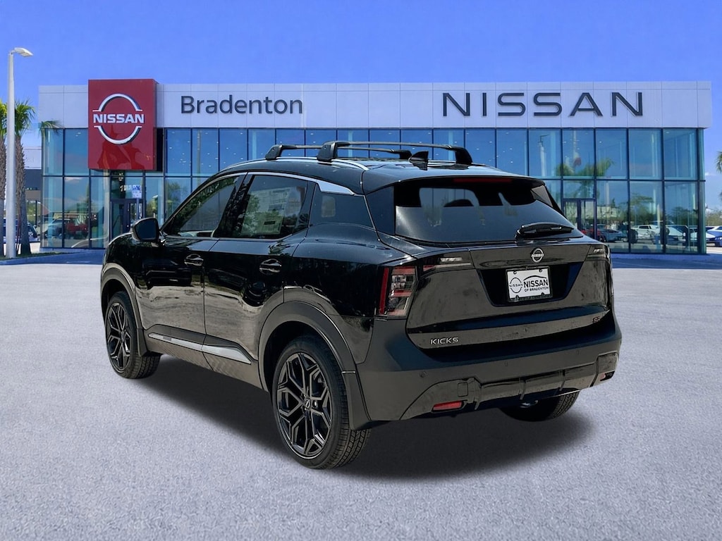 New 2025 Nissan Kicks SR SUV