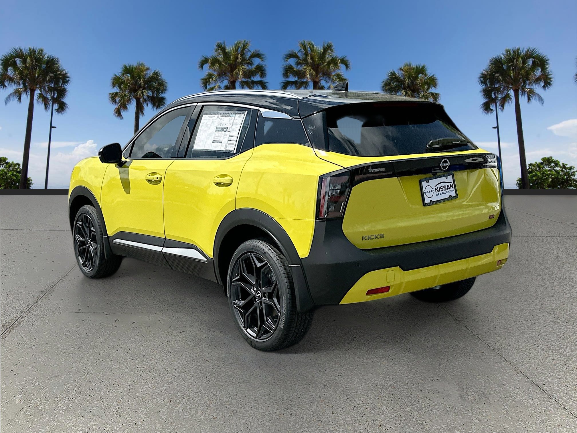 2025 Nissan Kicks SR photo 4