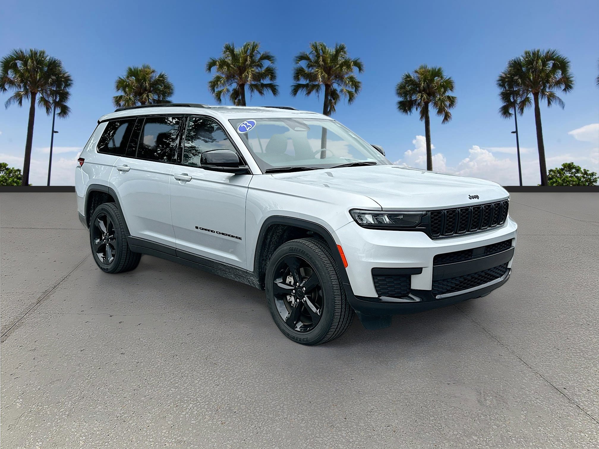 2023 Jeep Grand Cherokee Altitude photo 2