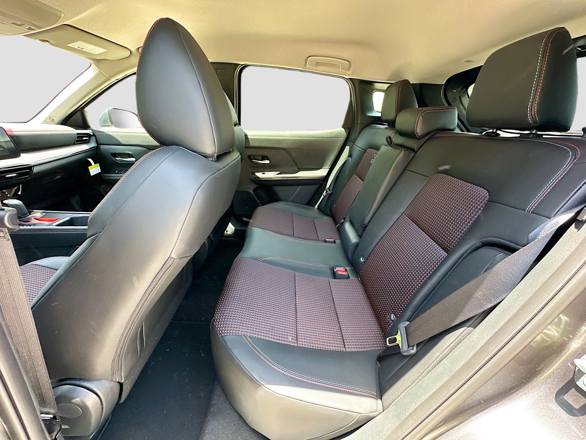 2025 Nissan Kicks SR - Photo 16