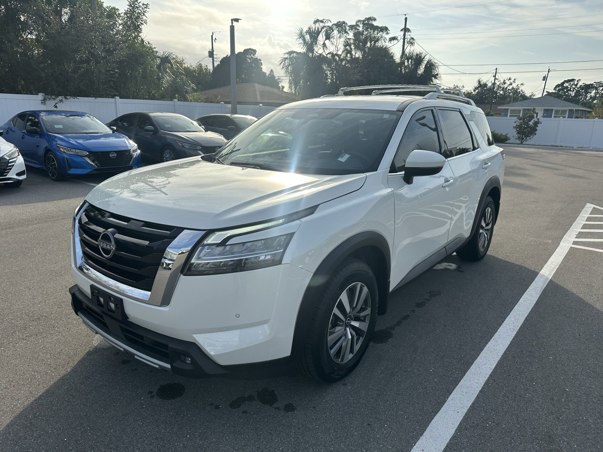 2022 Nissan Pathfinder SL's photo