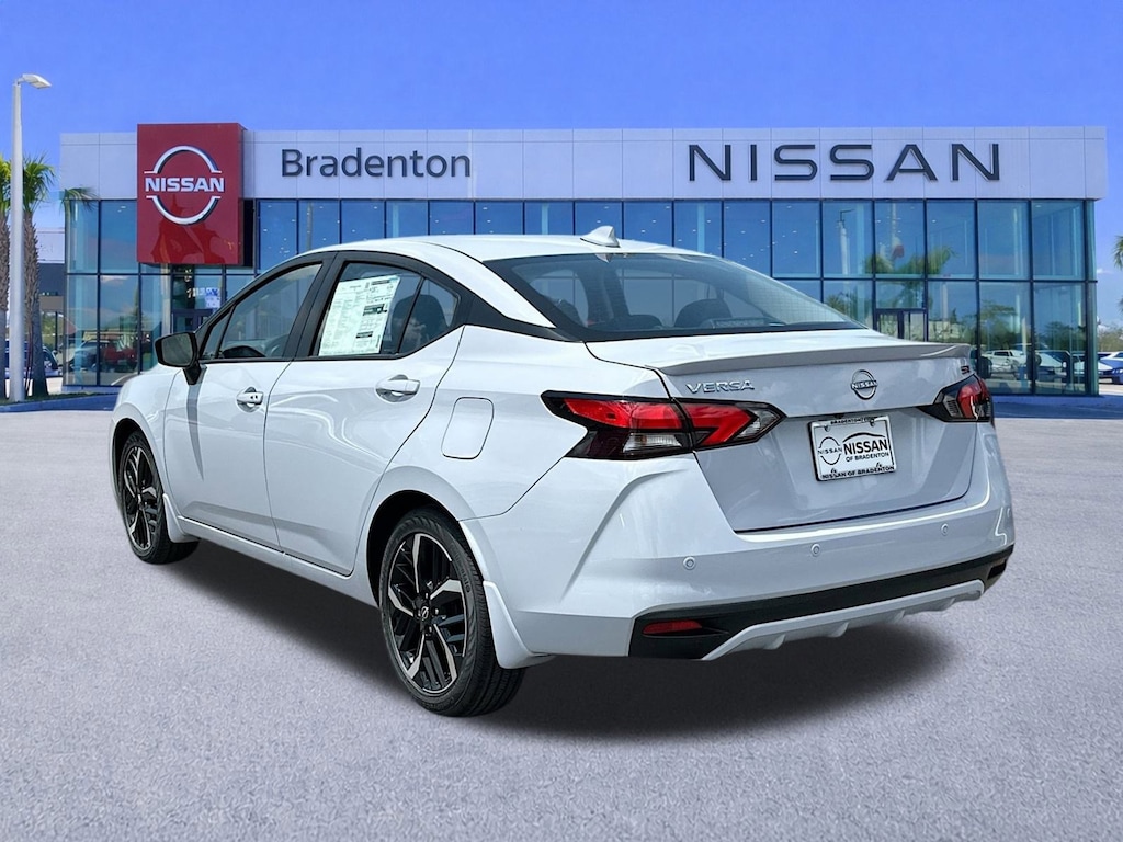 New 2025 Nissan Versa 1.6 SR Sedan