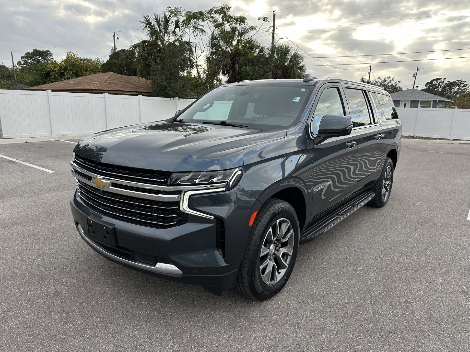 2021 Chevrolet Suburban LT's photo