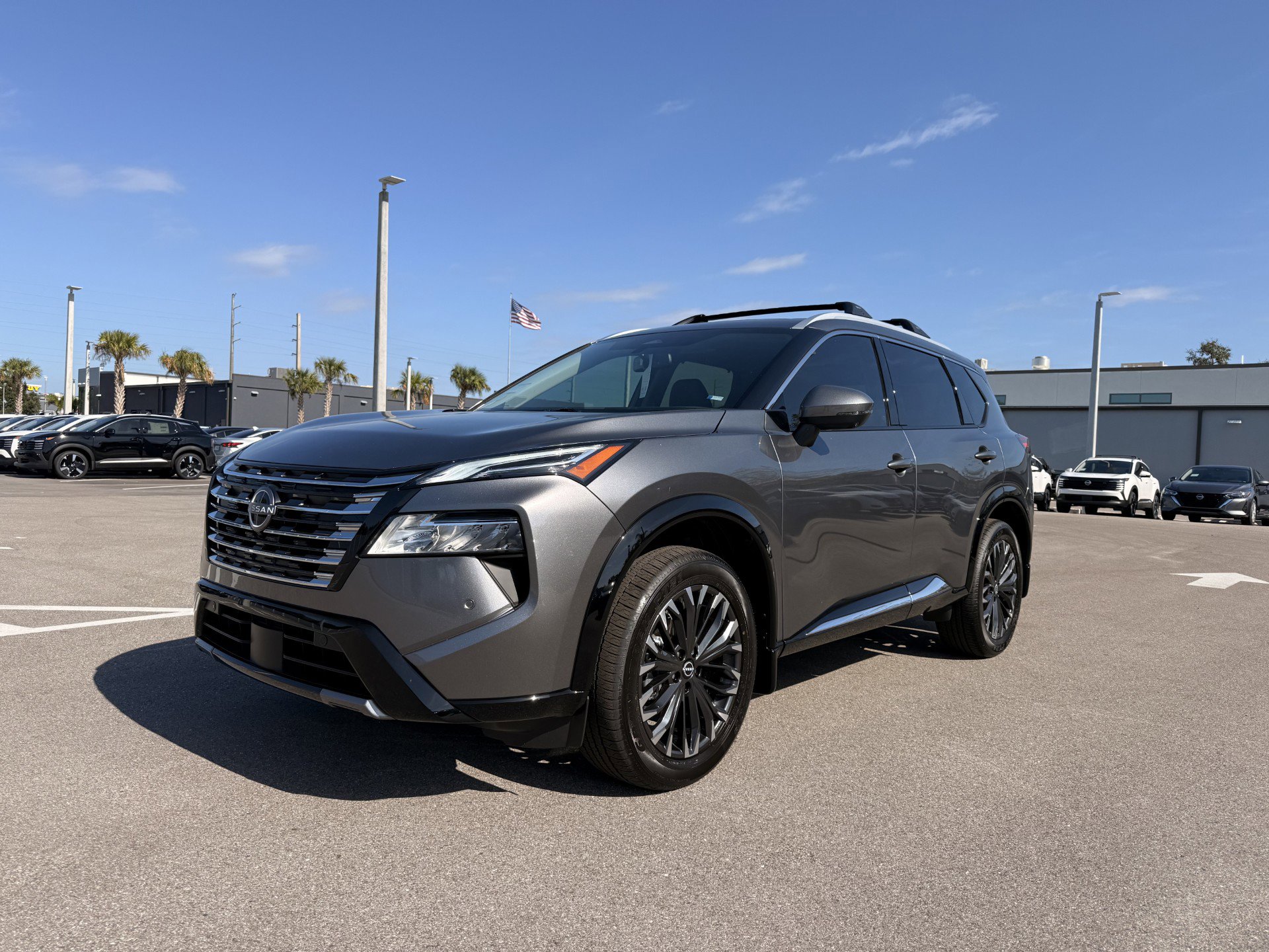 2026 Nissan Rogue Platinum's photo