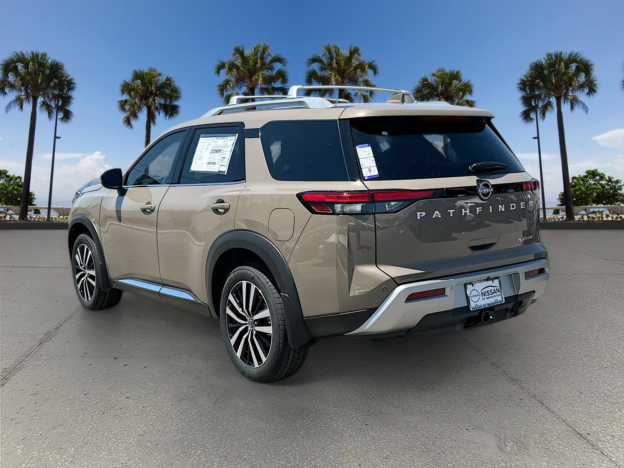 2025 Nissan Pathfinder Platinum photo 4