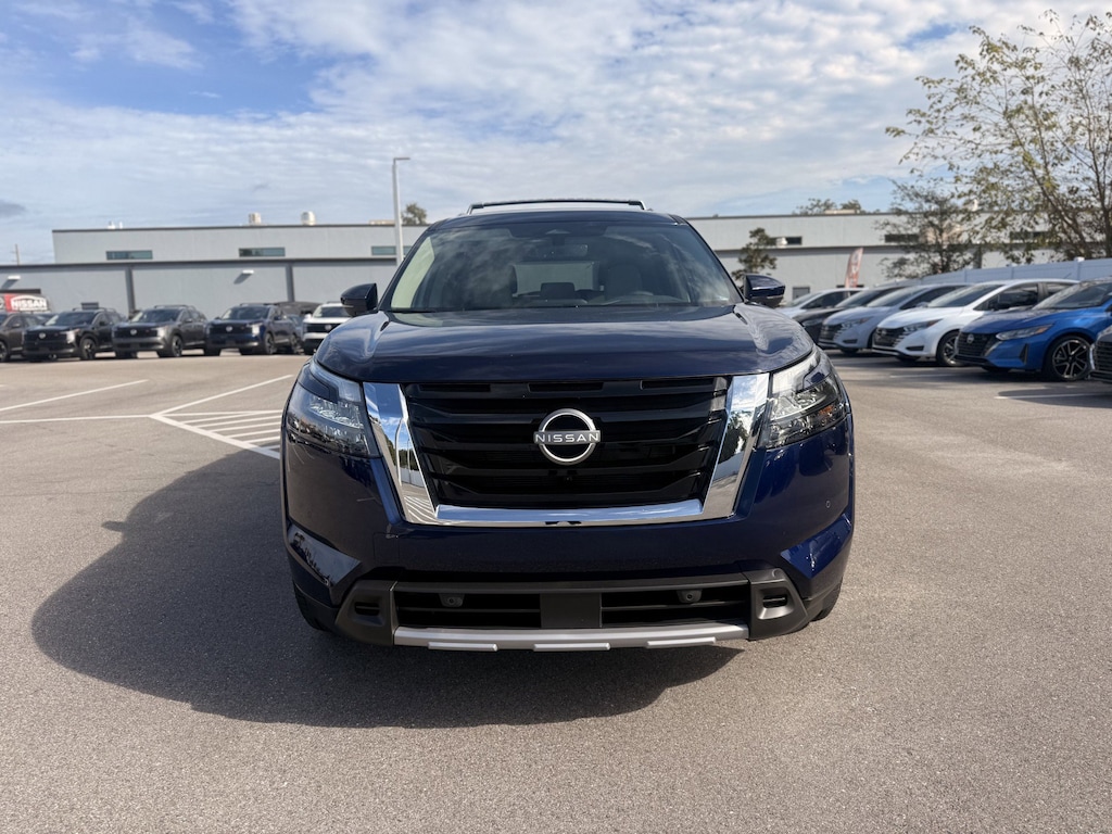 New 2025 Nissan Pathfinder SL SUV
