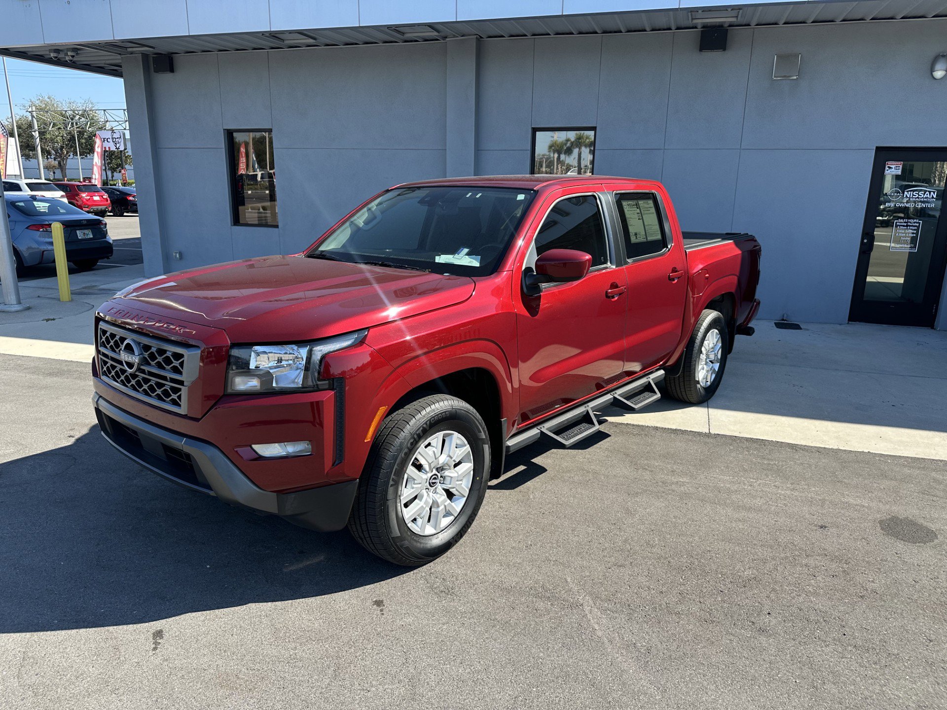 2023 Nissan Frontier SV's photo