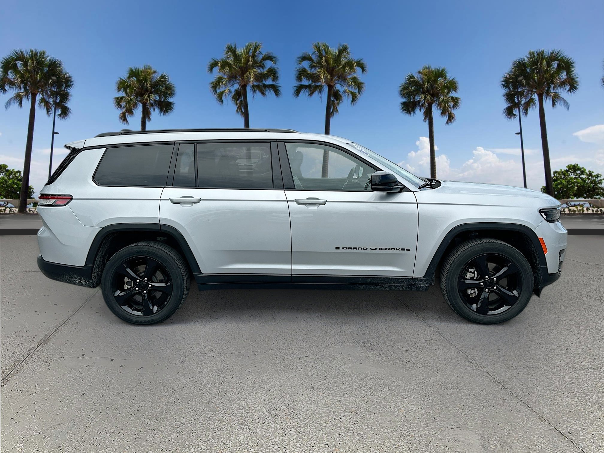 2023 Jeep Grand Cherokee Altitude photo 3
