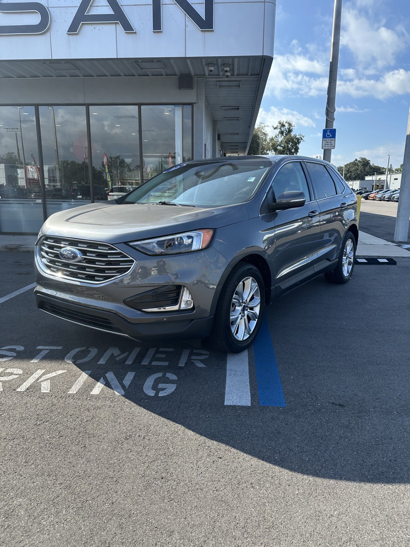 2022 Ford Edge Titanium's photo