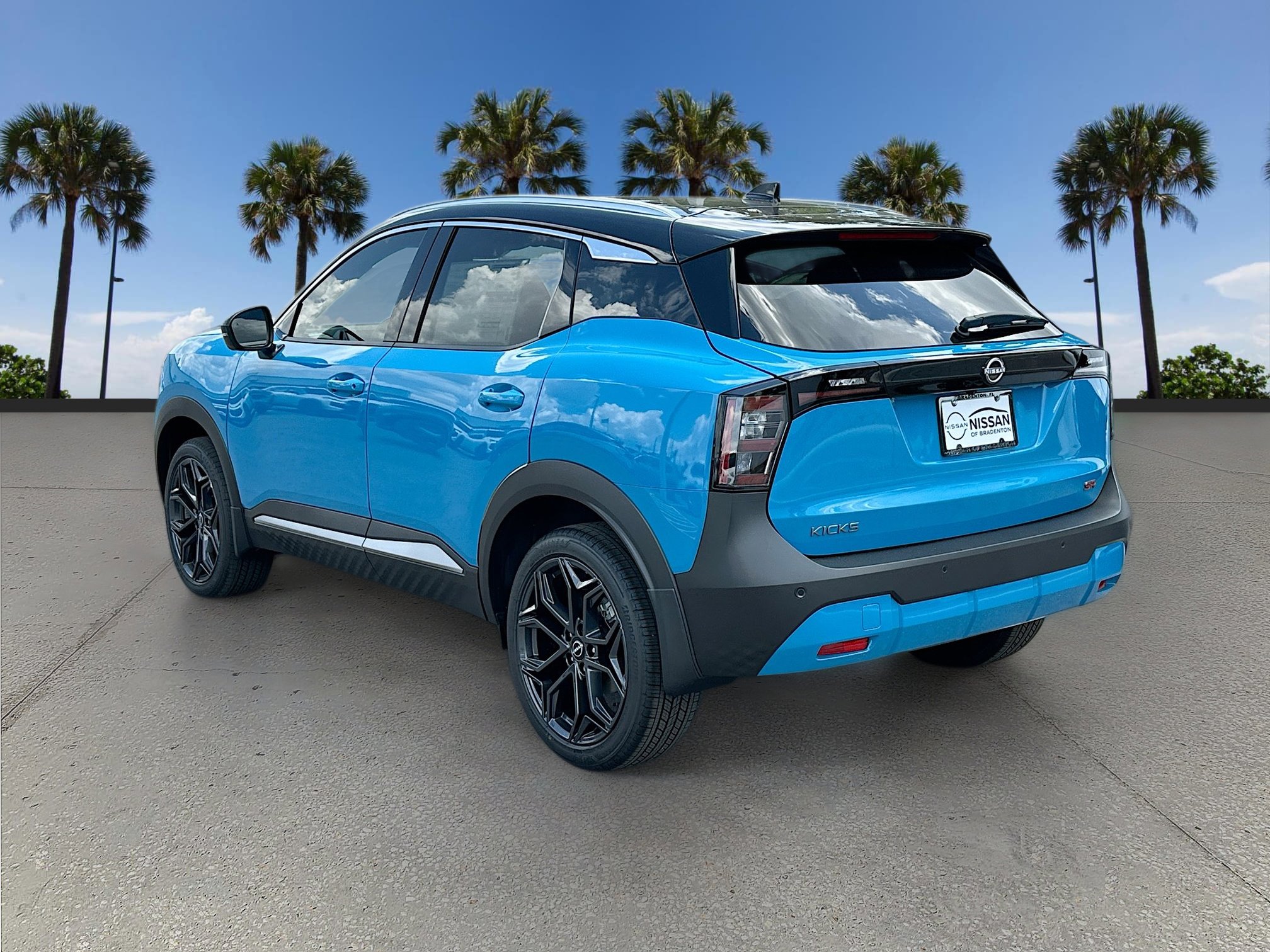 2025 Nissan Kicks SR photo 4