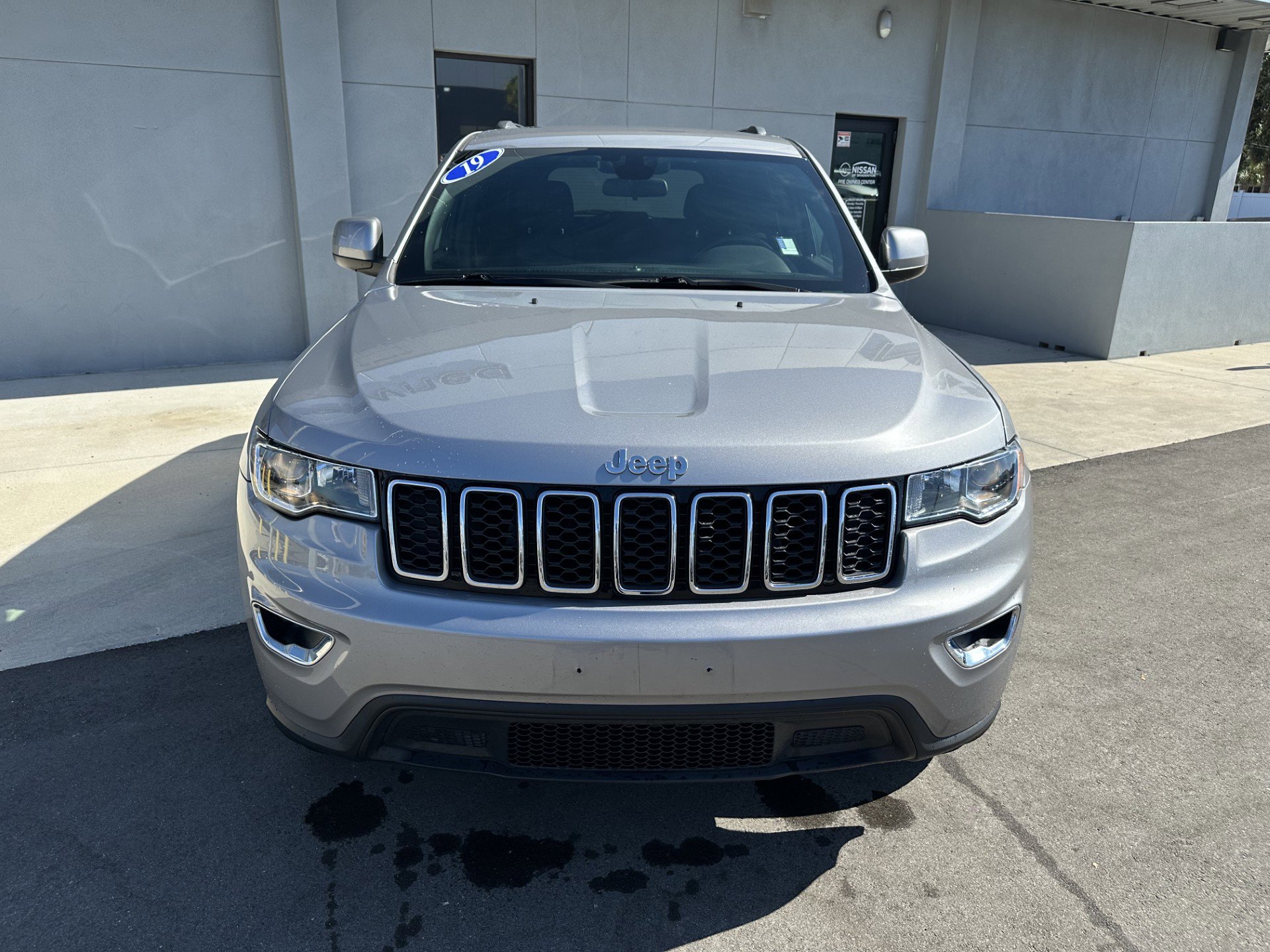 2019 Jeep Grand Cherokee Laredo E photo 2