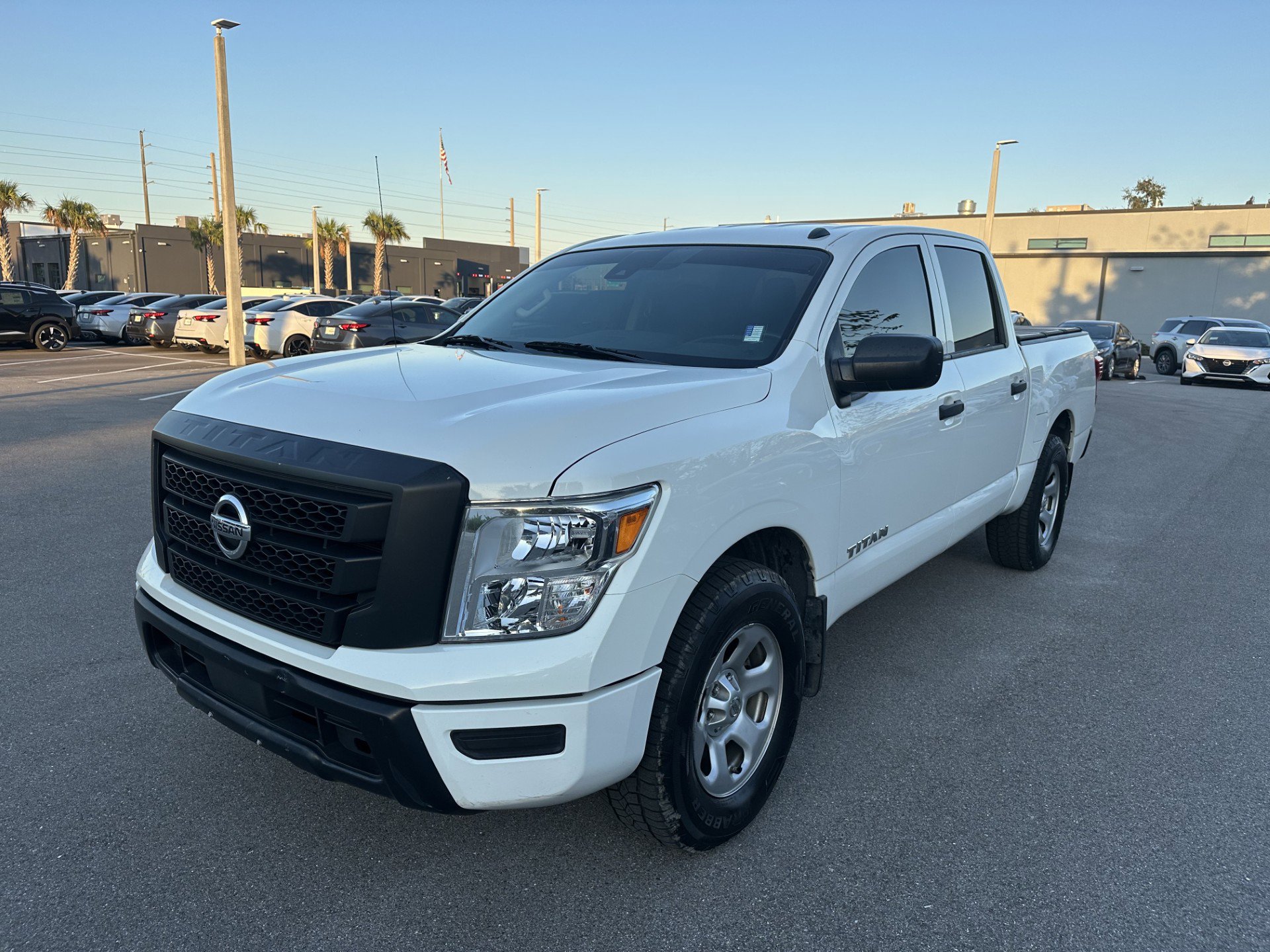 2021 Nissan Titan S's photo