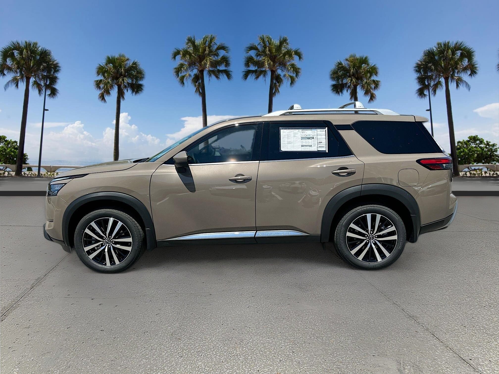 2025 Nissan Pathfinder Platinum photo 3