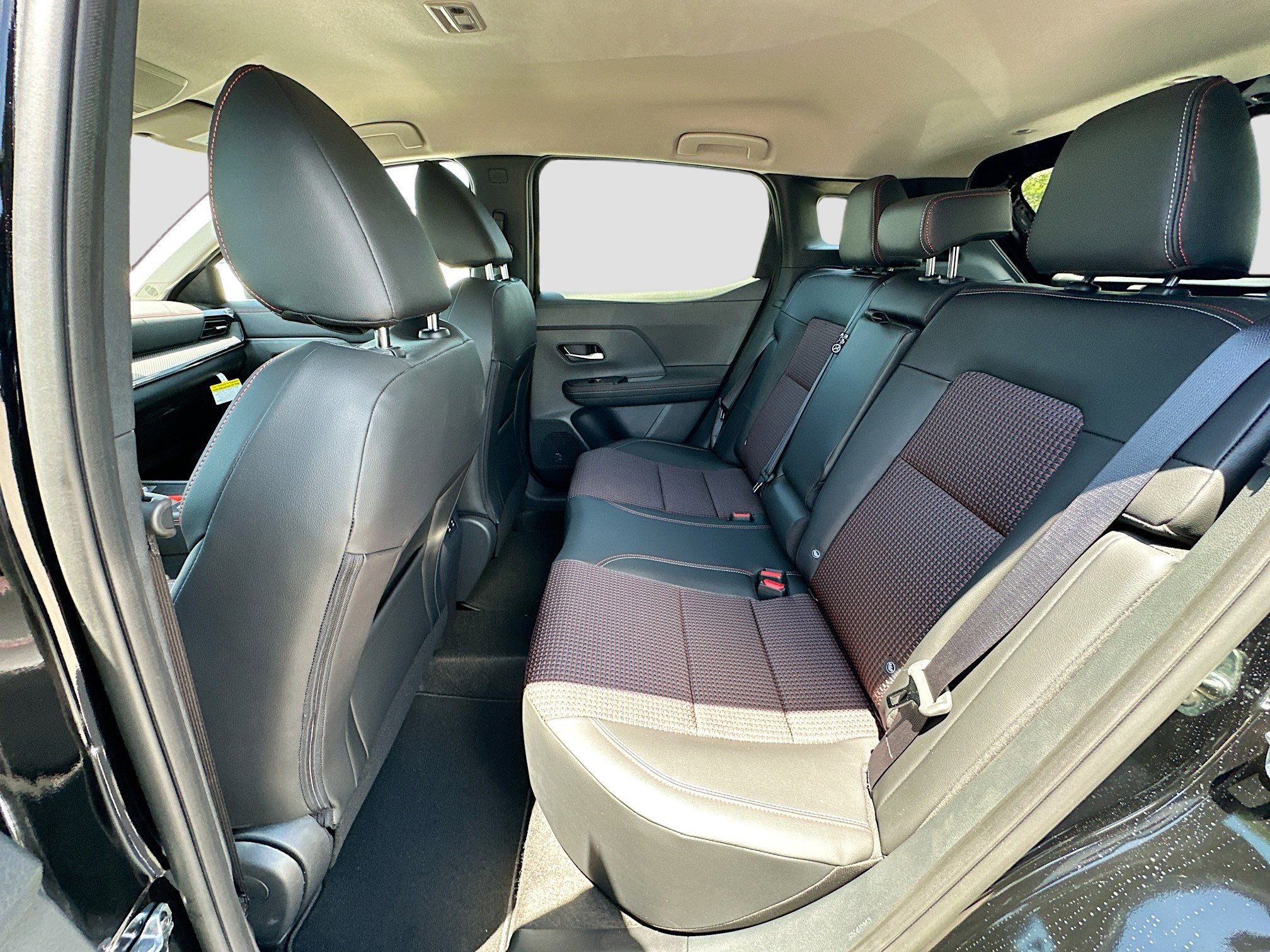 2025 Nissan Kicks SR - Photo 16