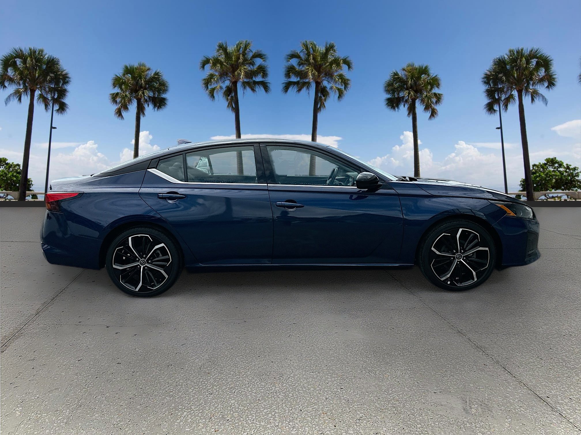 2023 Nissan Altima SR photo 4