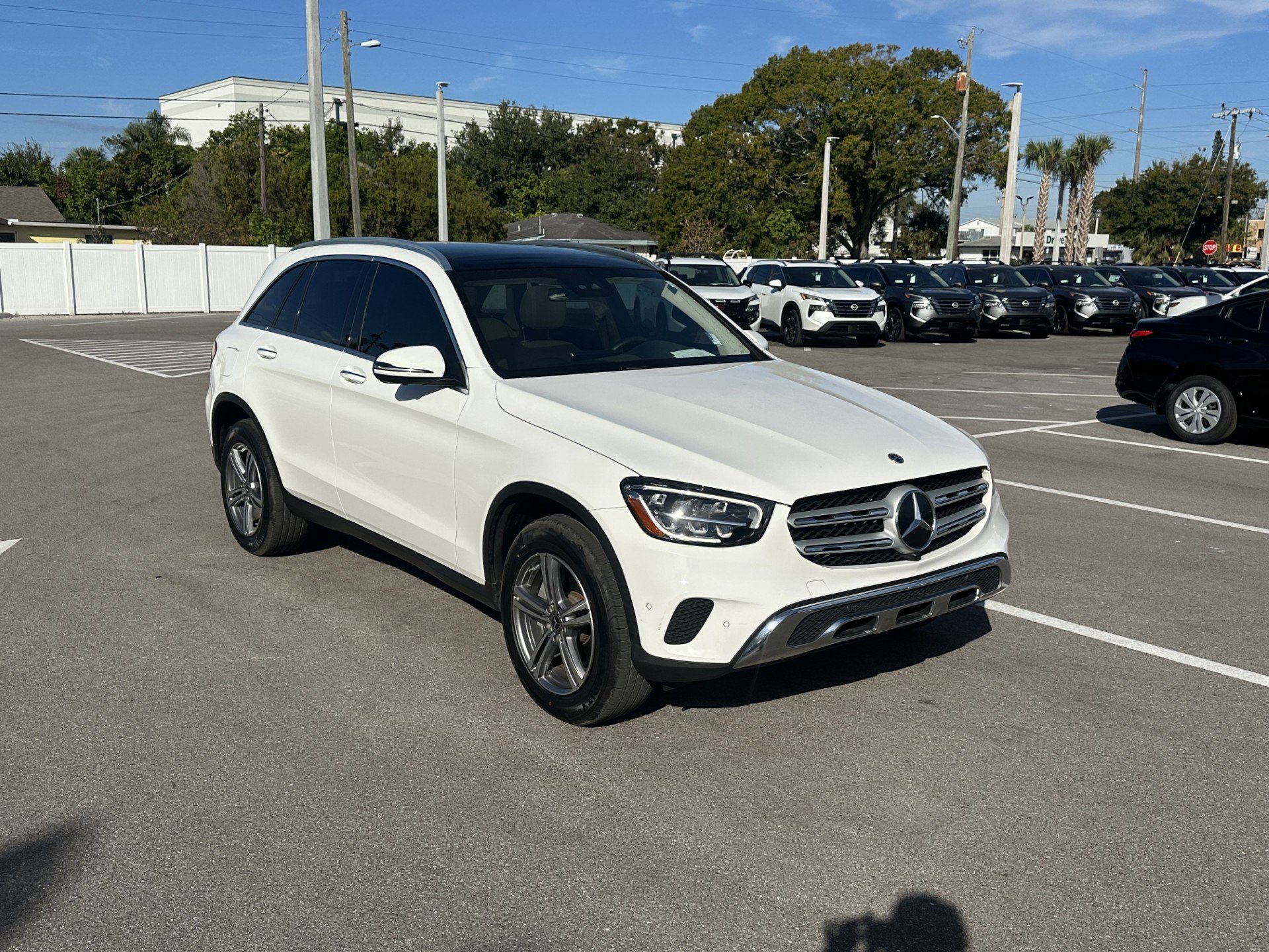 2022 Mercedes Benz GLC 300 photo 3