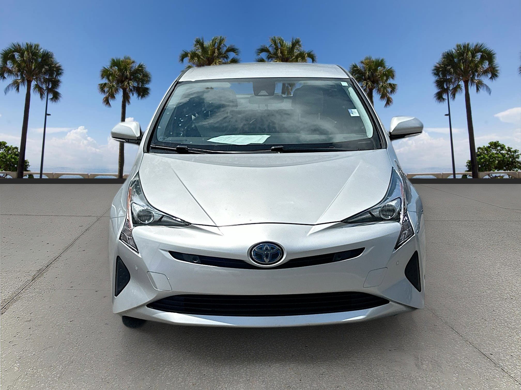 2018 Toyota Prius Four photo 2