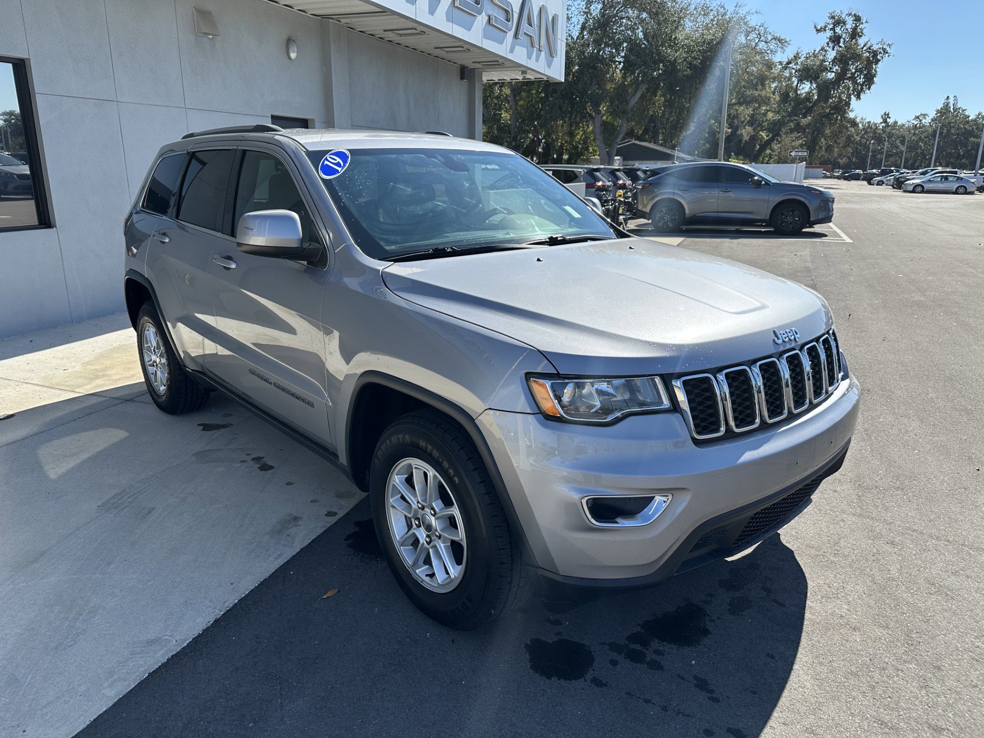 2019 Jeep Grand Cherokee Laredo E photo 3