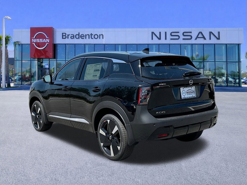 New 2025 Nissan Kicks SR SUV