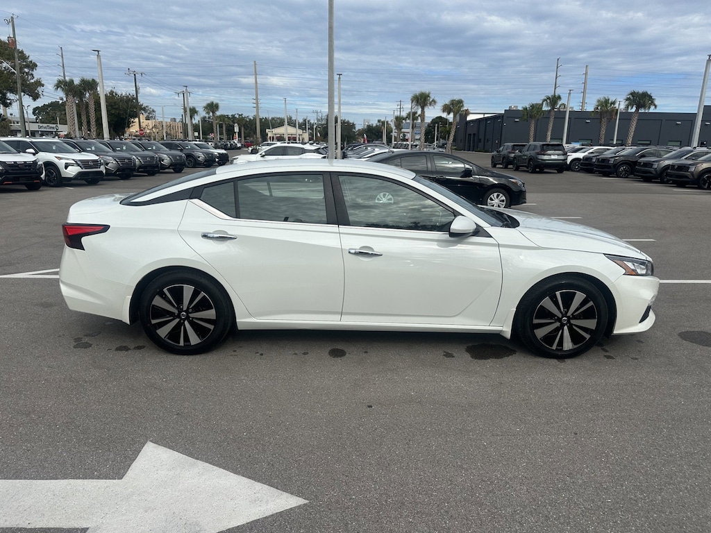 Used 2021 Nissan Altima 2.5 SV Sedan