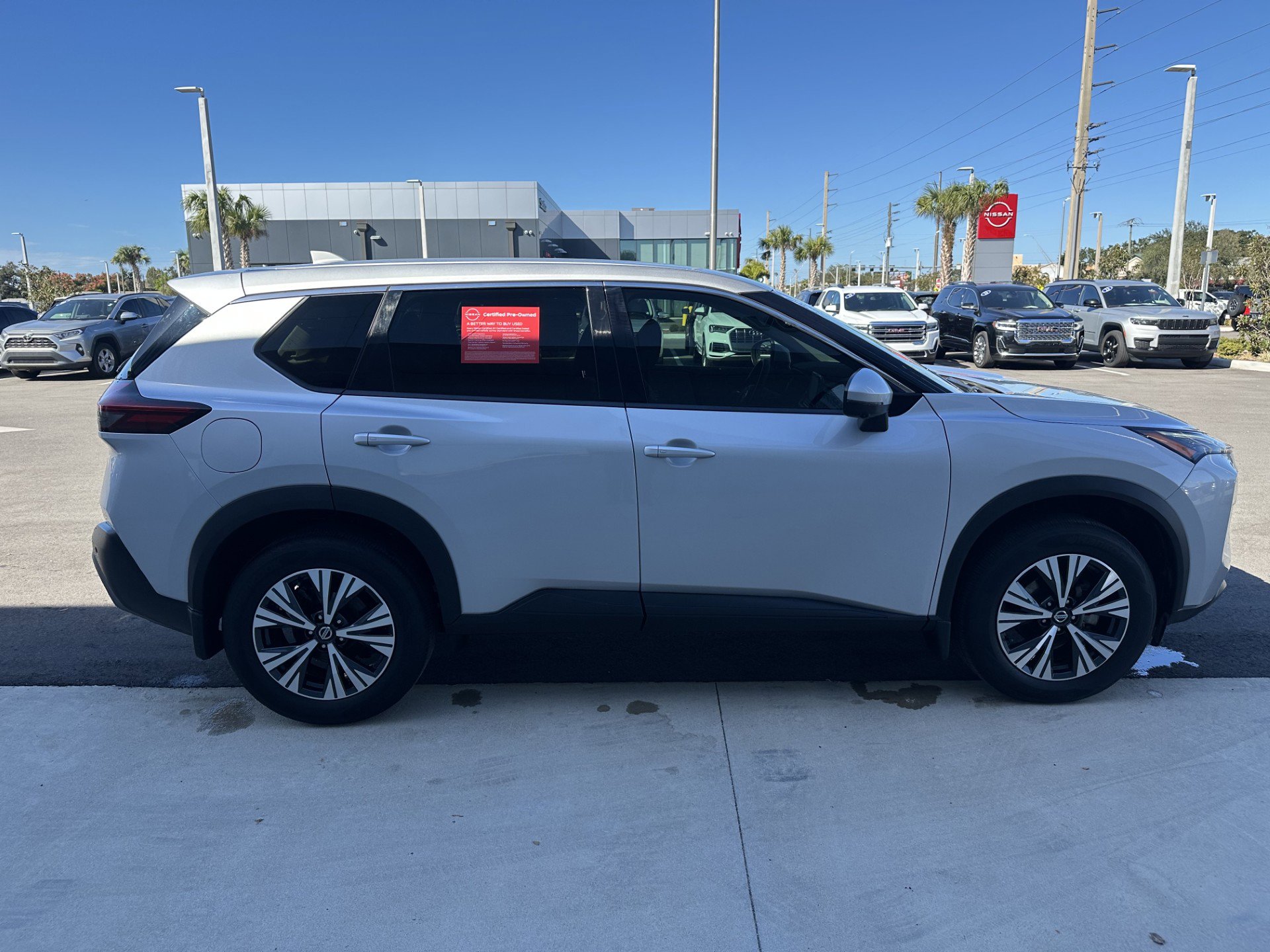 2021 Nissan Rogue SV photo 2