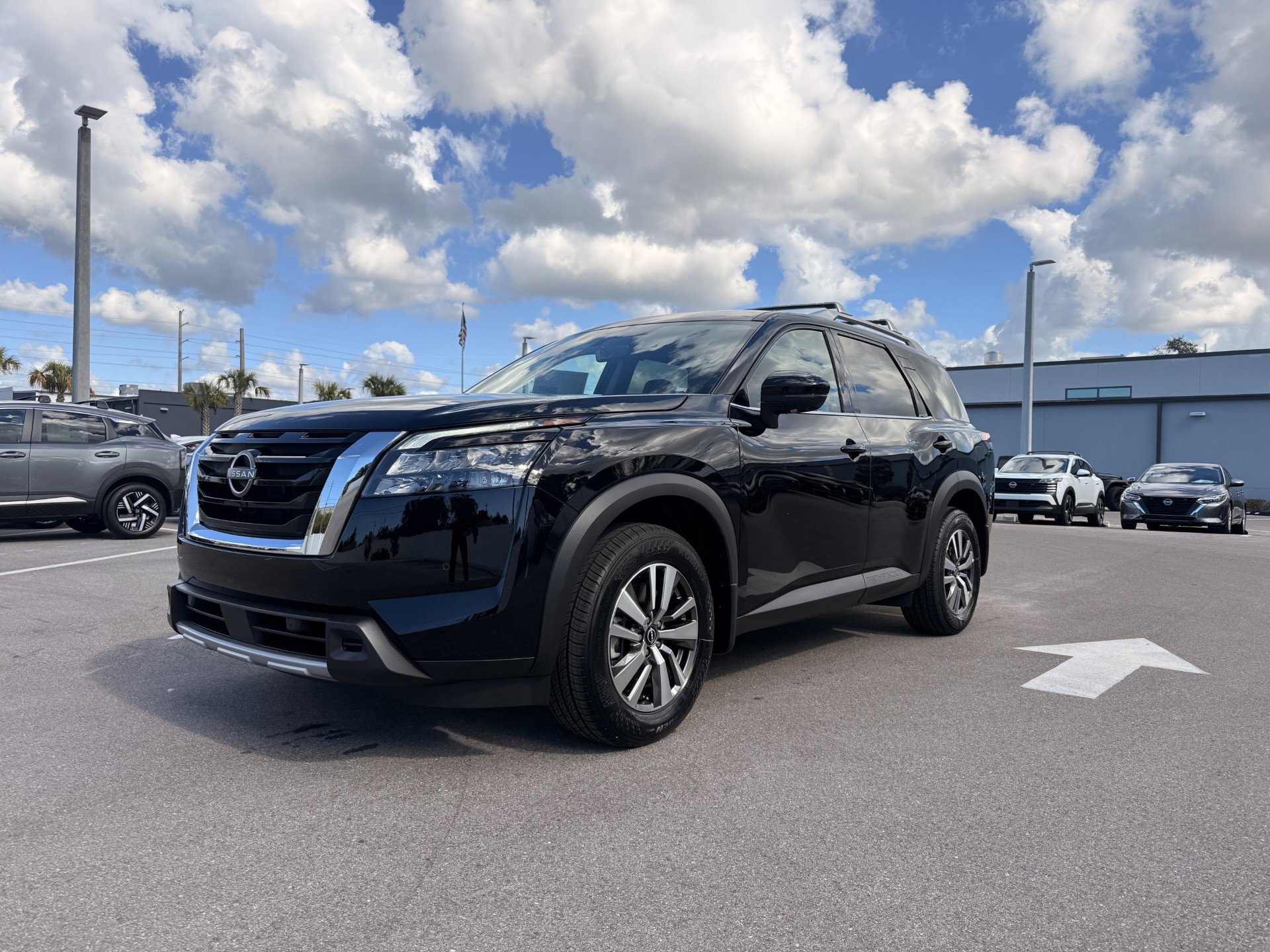 2025 Nissan Pathfinder SL