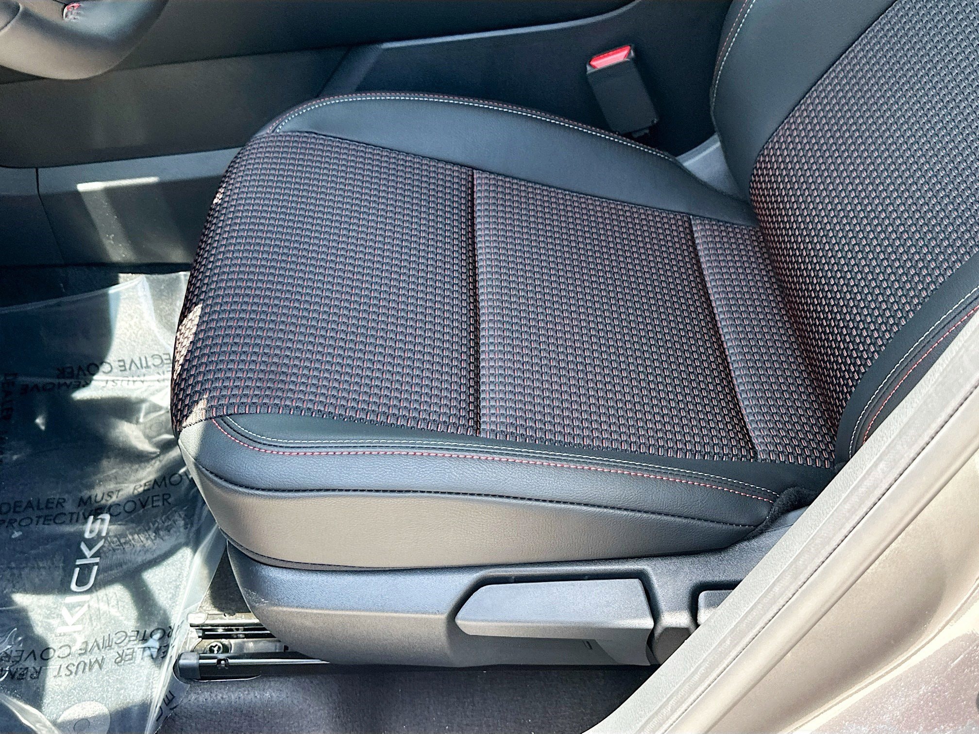 2025 Nissan Kicks SR - Photo 13
