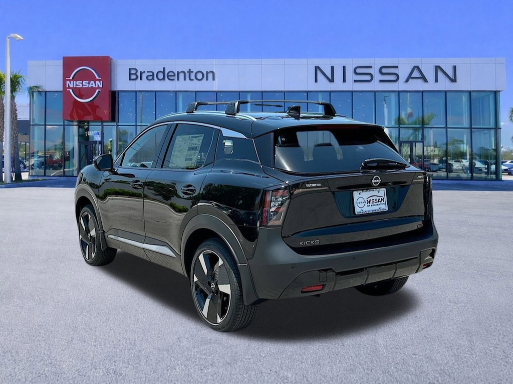 New 2025 Nissan Kicks SR SUV