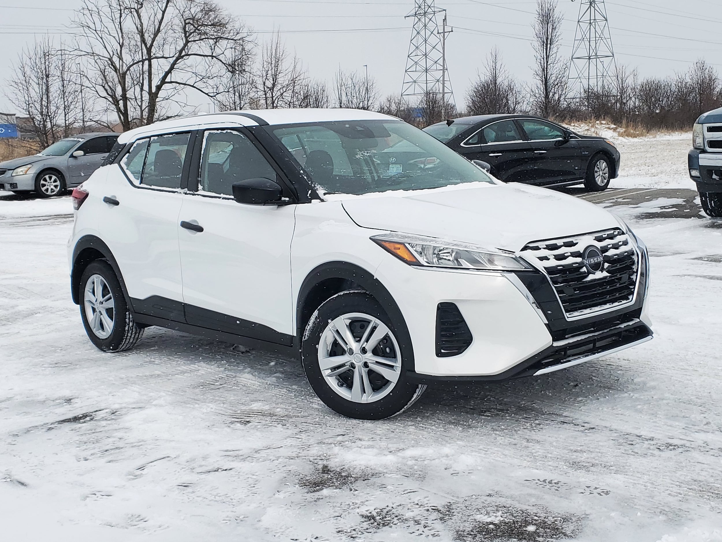 2025 Nissan KICKS PLAY Base