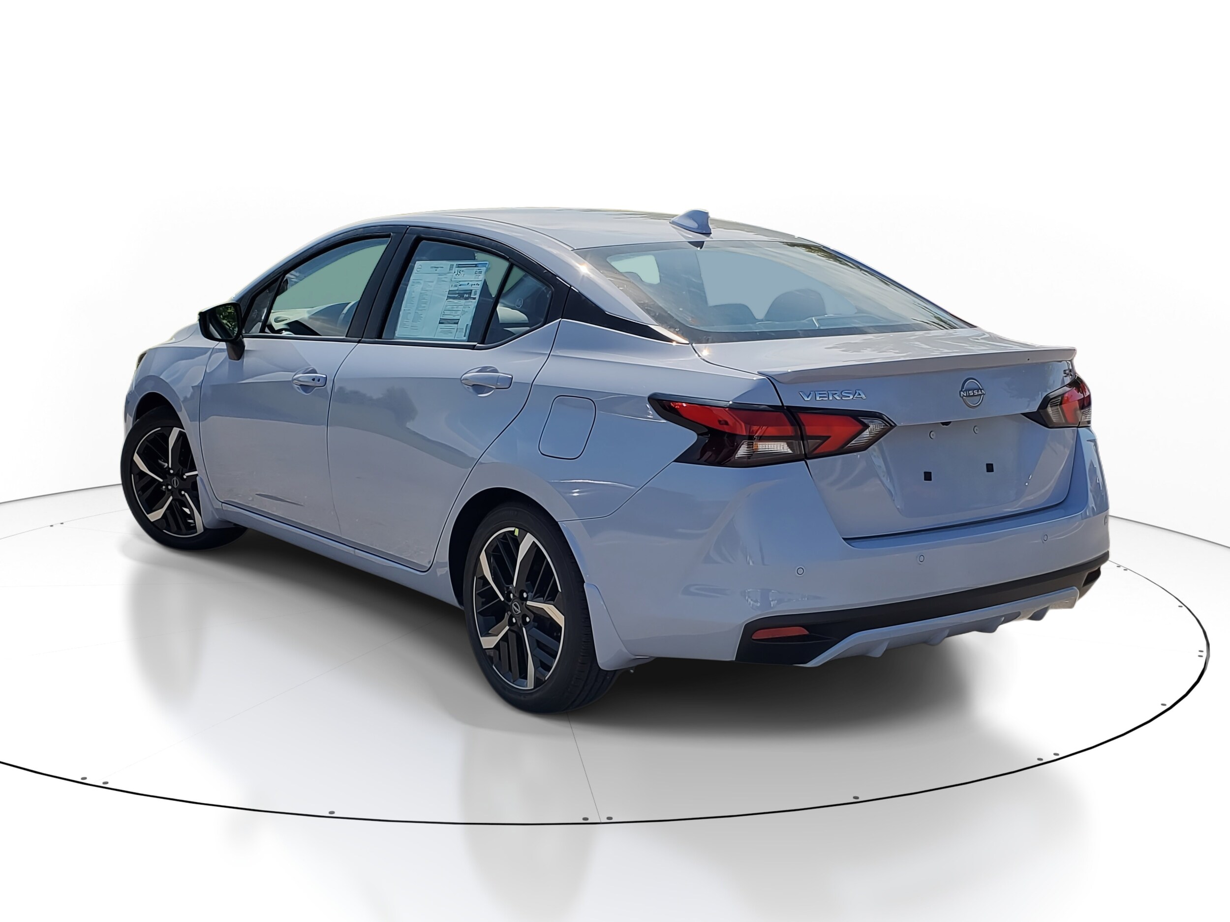 2025 Nissan Versa 1.6 SR photo 2