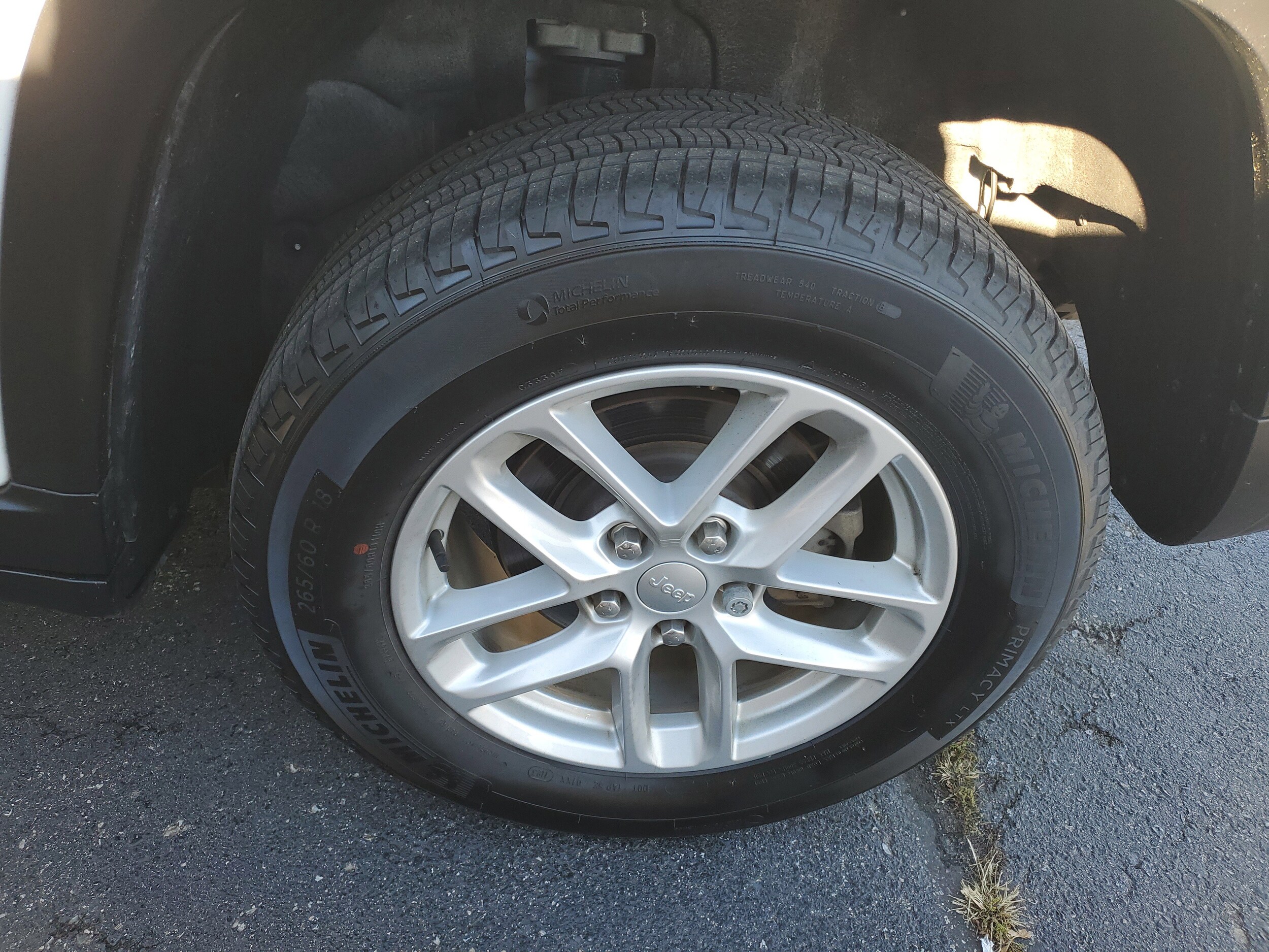 2023 Jeep Grand Cherokee Laredo photo 2