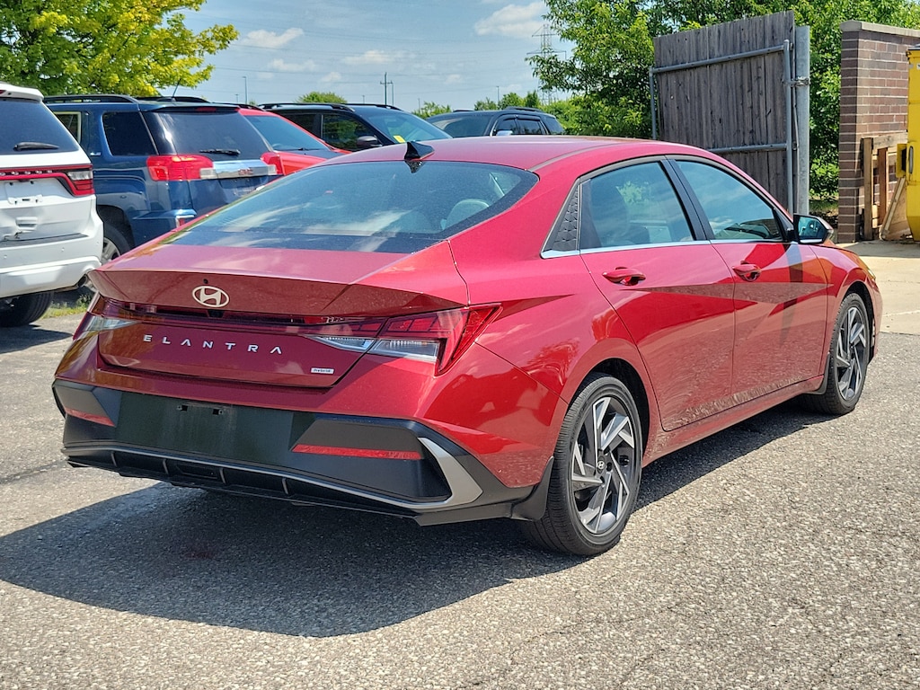 Used 2025 Hyundai Elantra Hybrid Limited Sedan