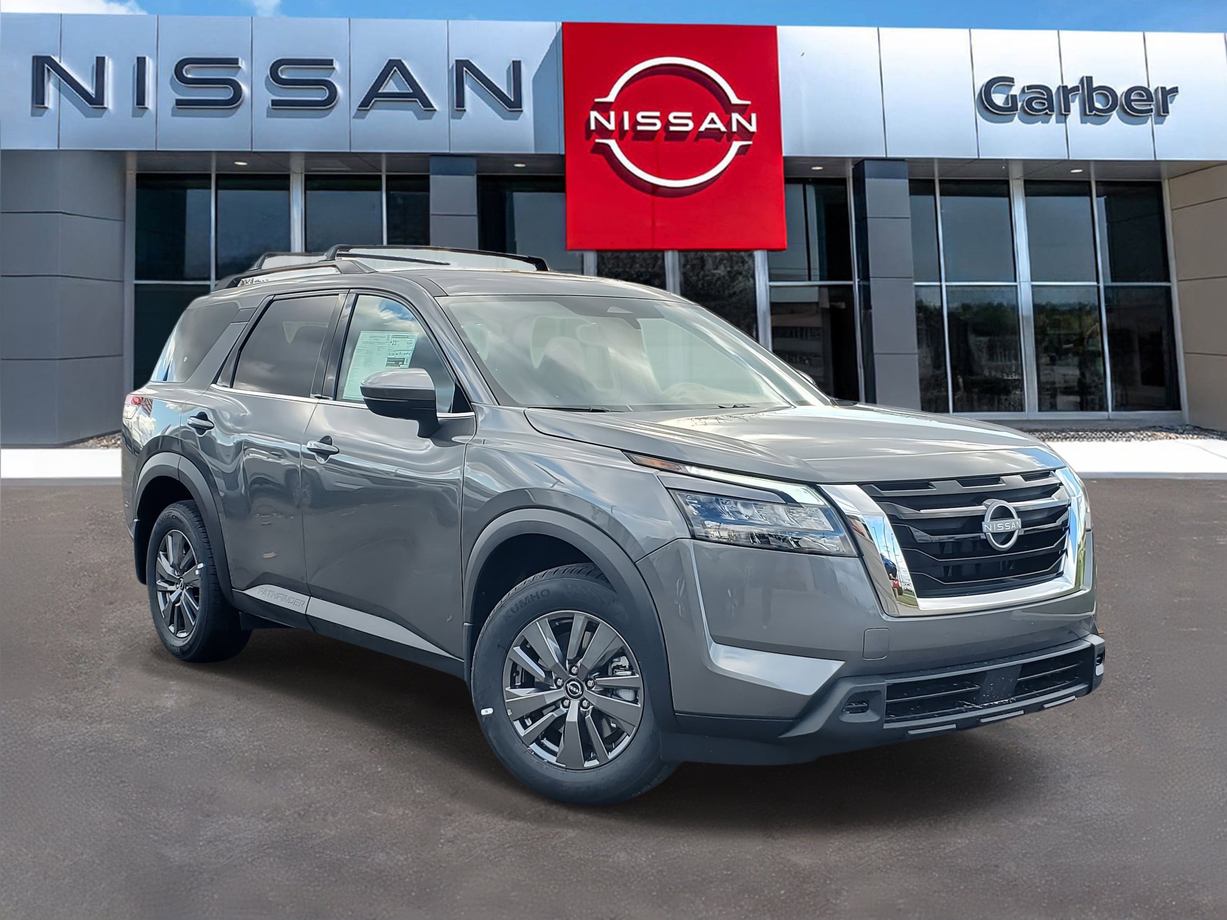 2025 Nissan Pathfinder SV's photo
