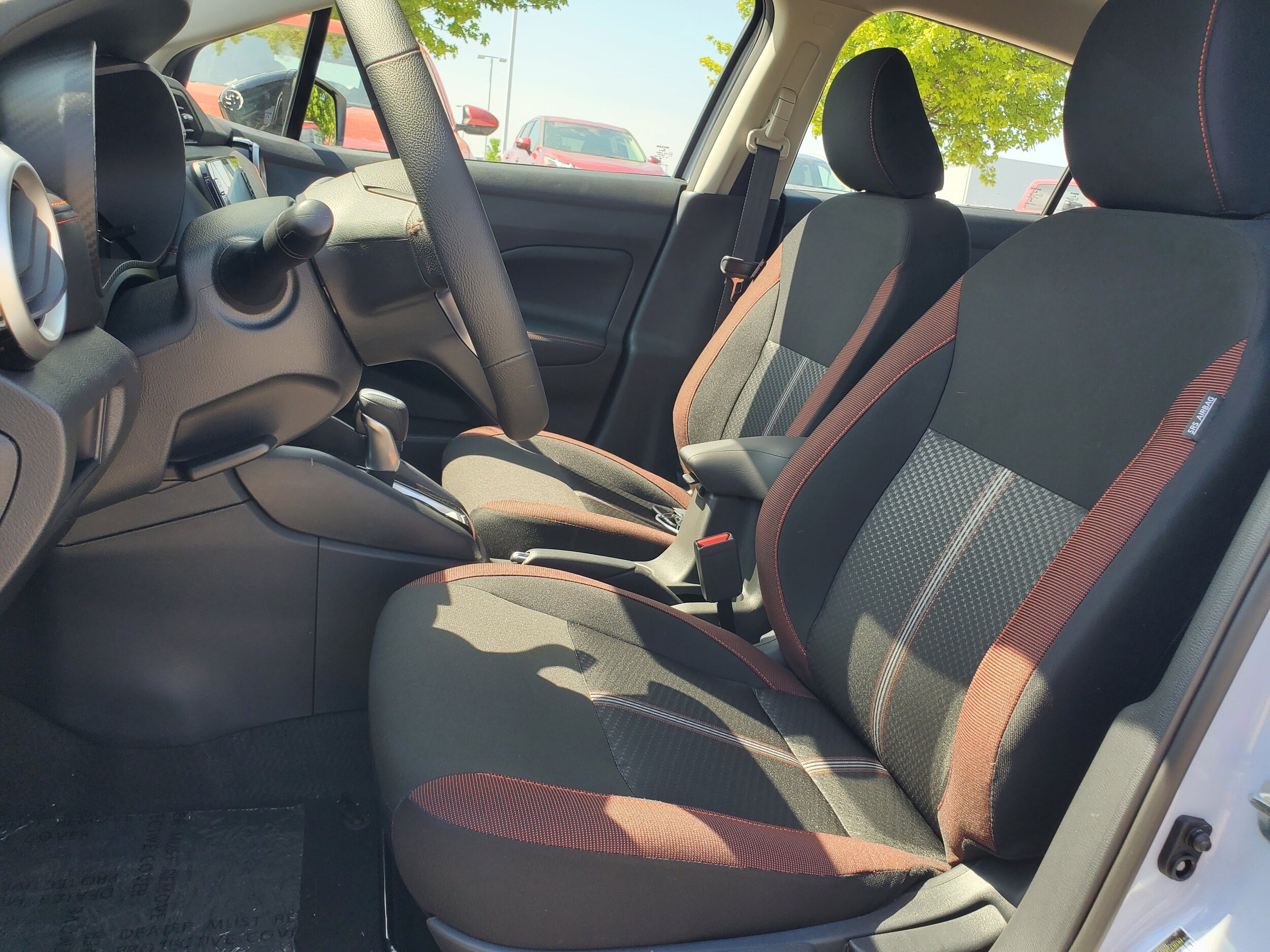 2025 Nissan Versa 1.6 SR photo 3