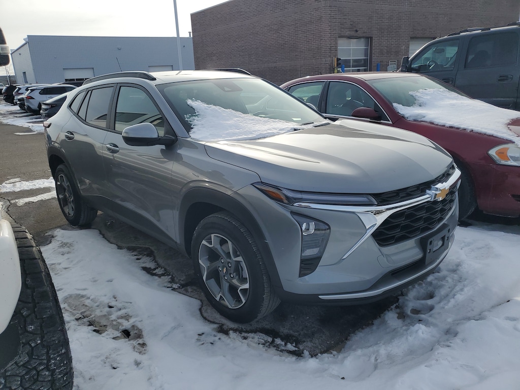 Used 2025 Chevrolet Trax LT SUV