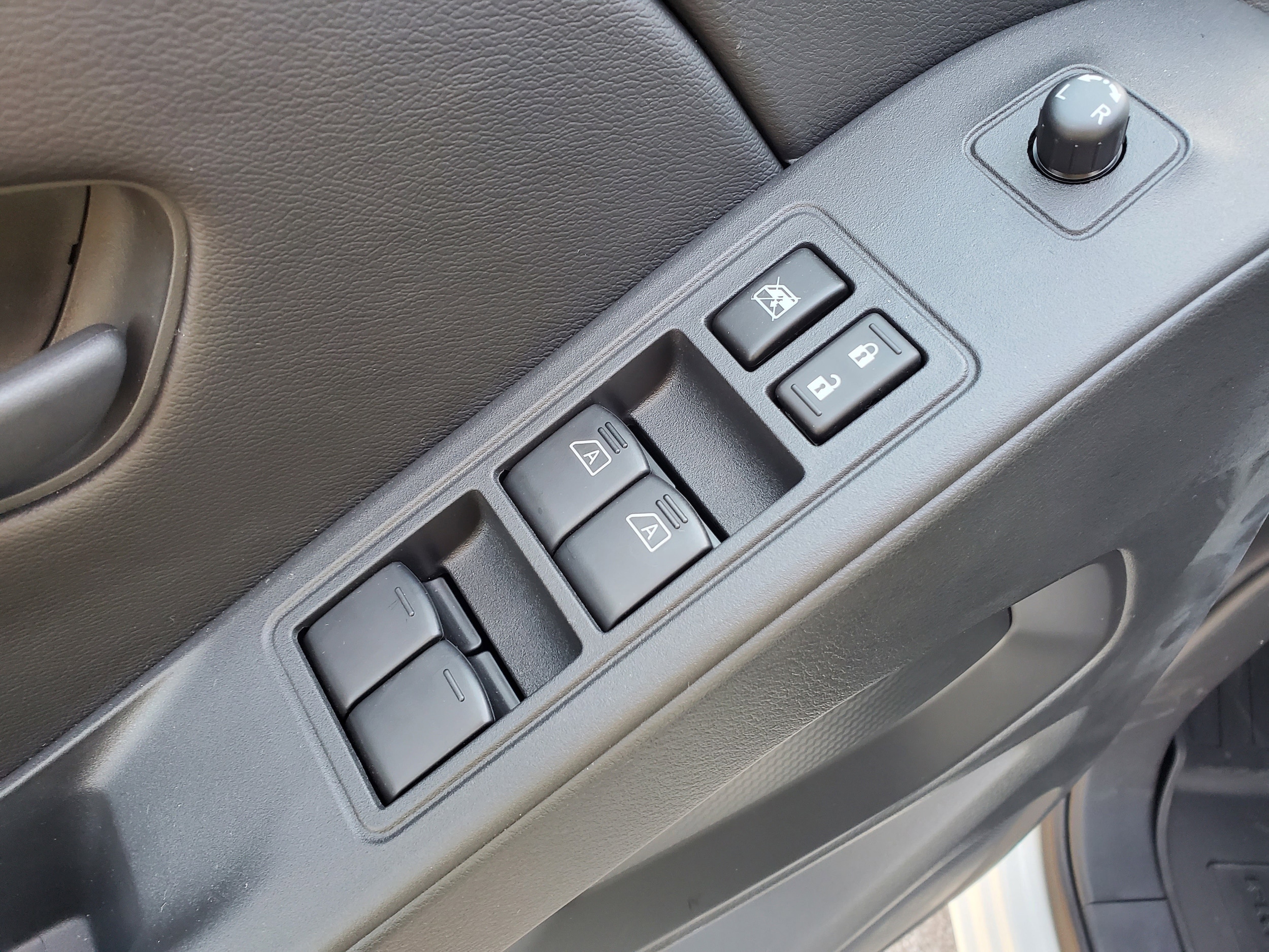 2026 Nissan Frontier SV - Photo 9