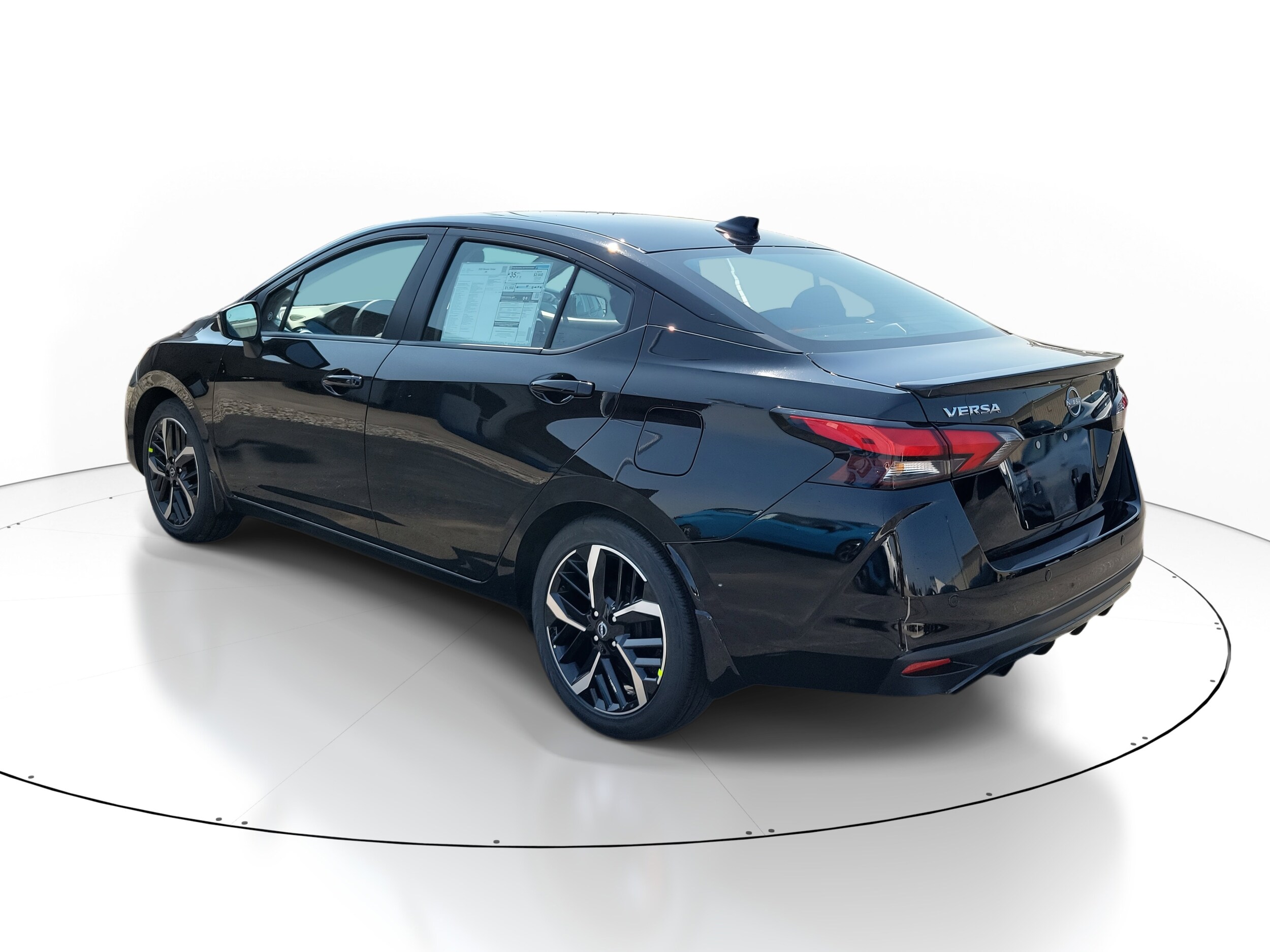 2025 Nissan Versa 1.6 SR photo 2