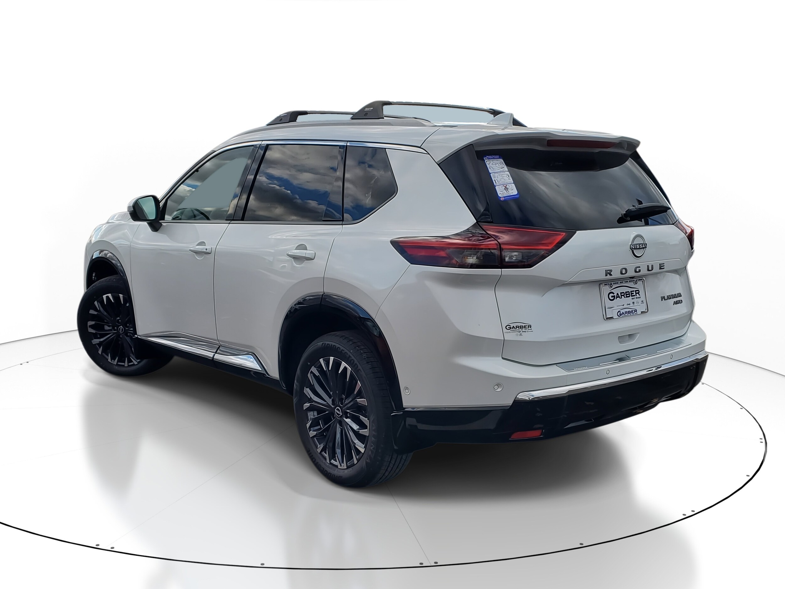 2026 Nissan Rogue Platinum photo 2