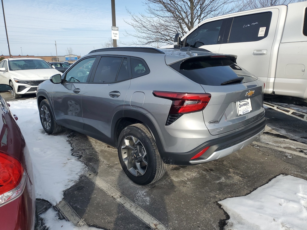 Used 2025 Chevrolet Trax LT SUV