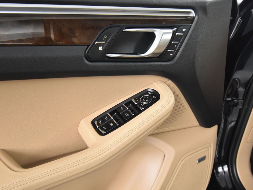 2021 Porsche Macan Base photo 4