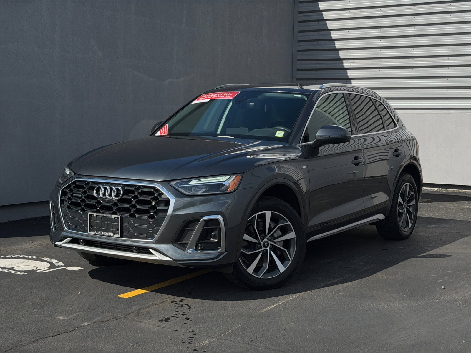 2023 Audi Q5 45 Premium Plus's photo
