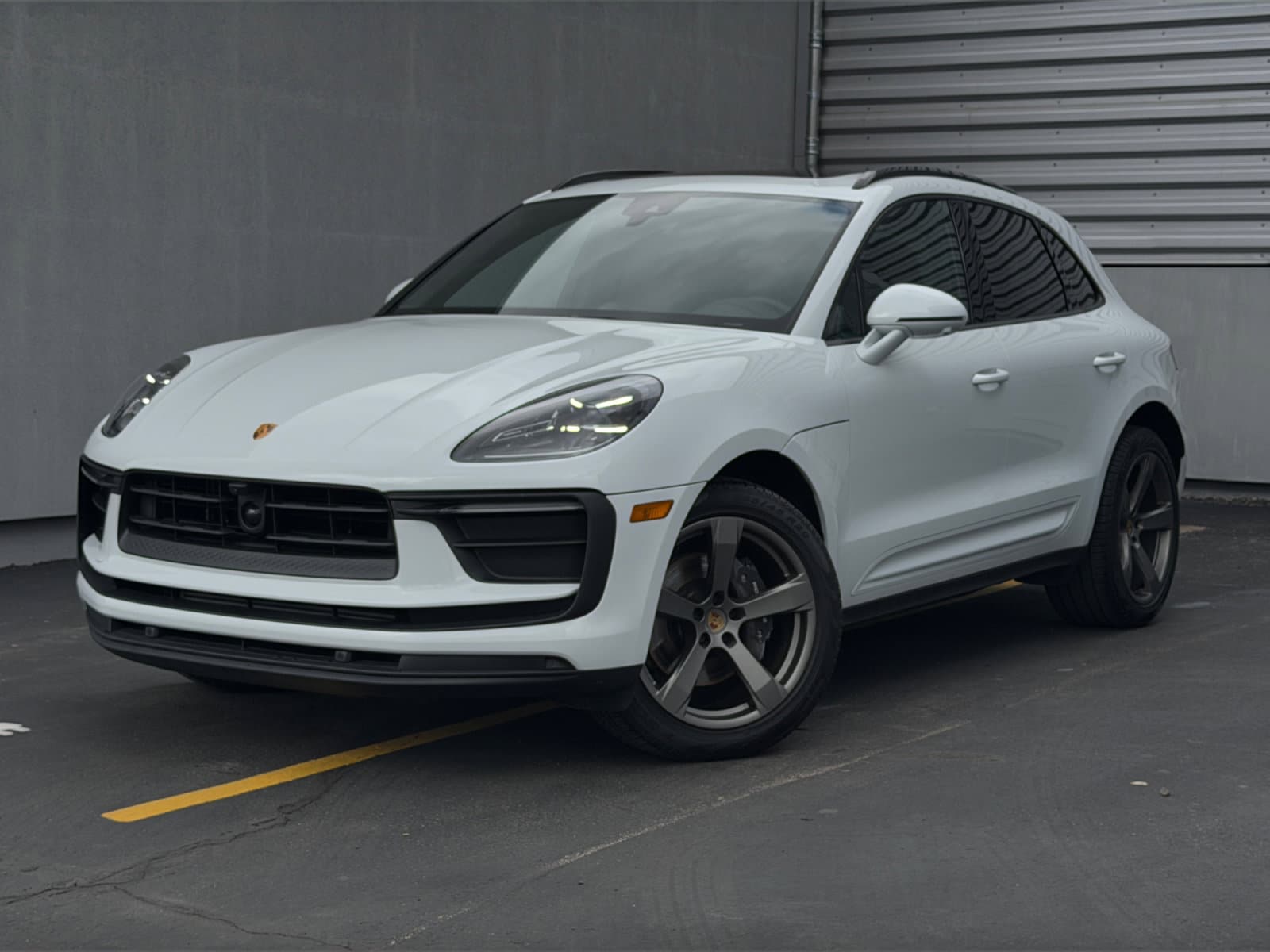 2025 Porsche Macan -'s photo