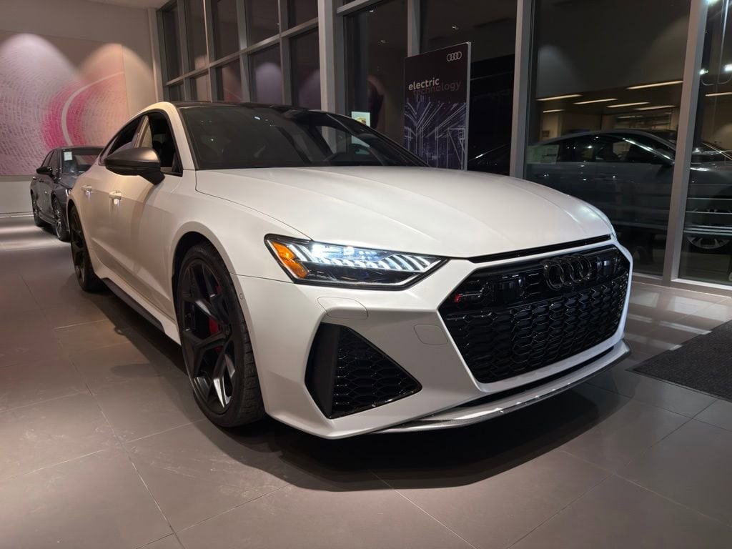 2025 Audi RS 7 Base's photo