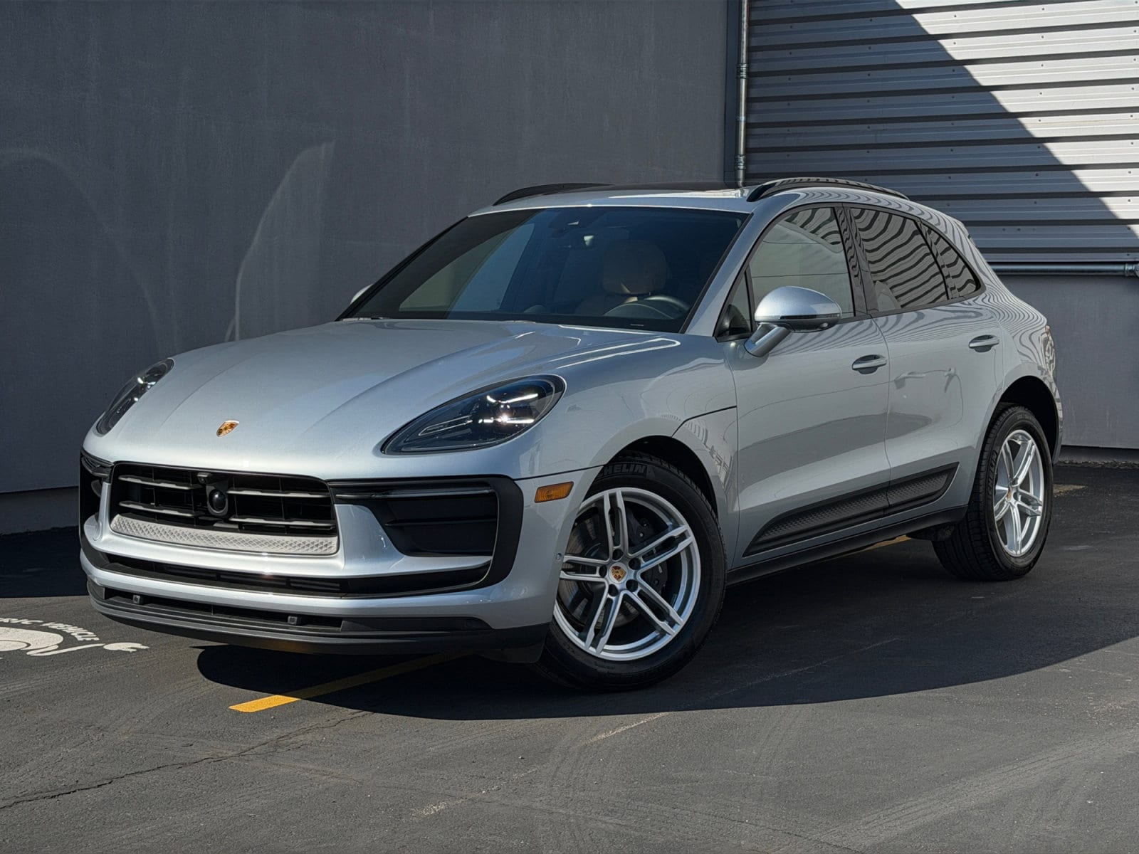 2025 Porsche Macan -'s photo