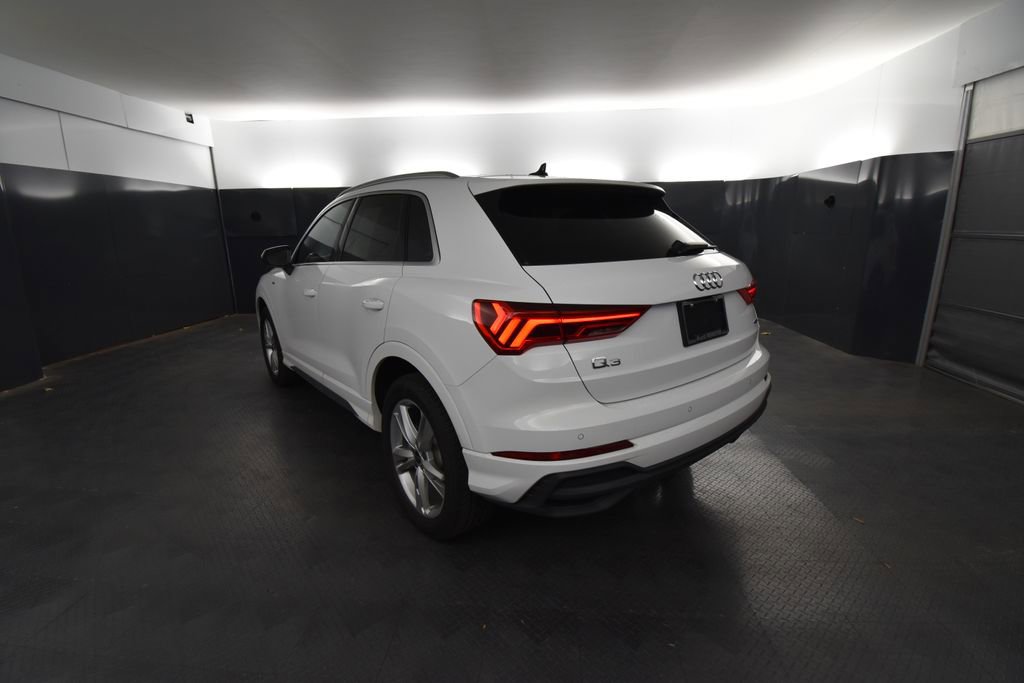 2024 Audi Q3 S line Premium Plus photo 3