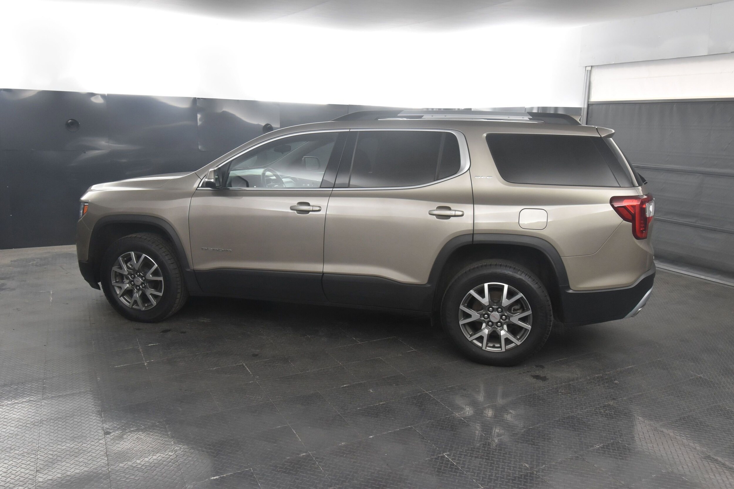 Used 2022 GMC Acadia SLE with VIN 1GKKNRL49NZ121310 for sale in Rochester, NY